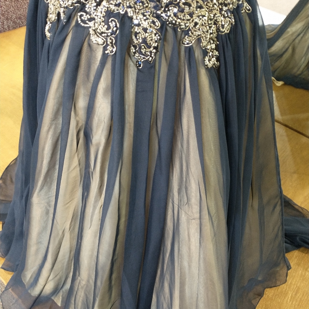Formal/Prom dress - Picture 2 of 7